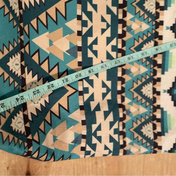 NWT Beloved Southwestern Aztec Boho Large
Tote Overnight Travel Everyday Bag - Picture 9 of 9
